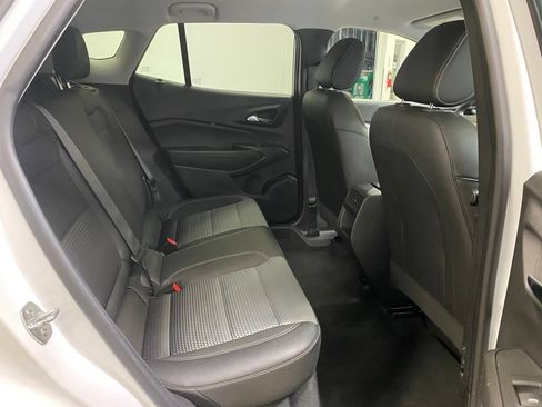 Used 2025 Chevrolet Trax LT FWD image 17