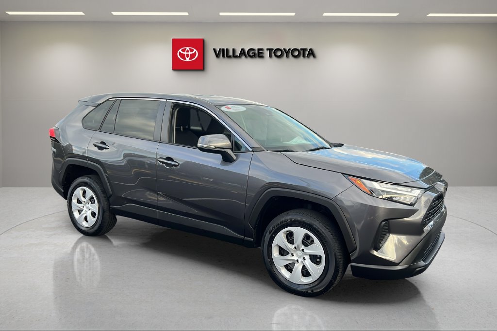 Used 2024 Toyota RAV4 LE FWD image 7