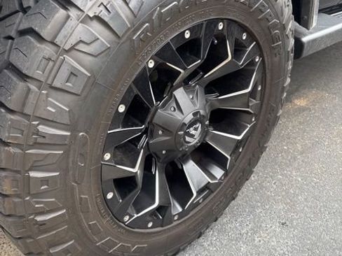 Used 2017 Jeep Wrangler Unlimited Sahara w/ Connectivity Group image 7