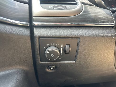 Used 2019 Jeep Grand Cherokee Limited AWD/4WD image 16
