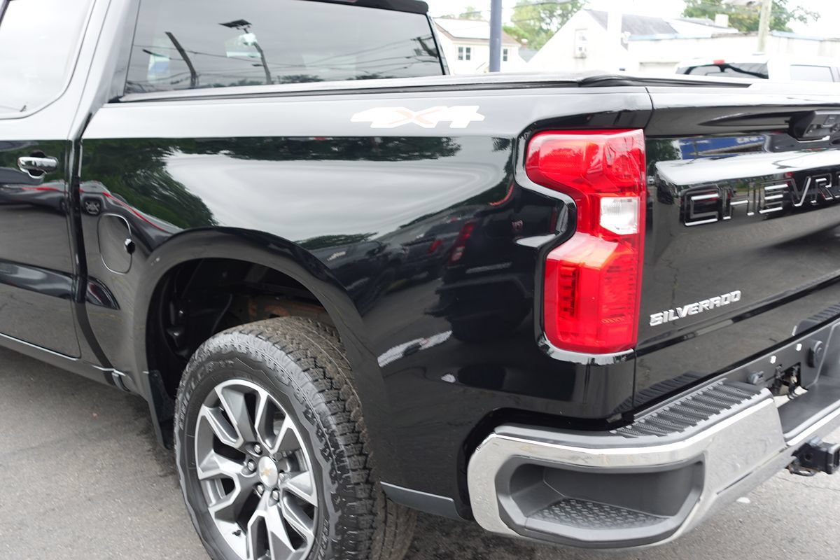 Used 2023 Chevrolet Silverado 1500 LT AWD/4WD image 9