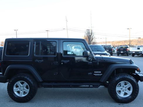 Used 2017 Jeep Wrangler Unlimited Sport w/ Quick Order Package 24S image 6