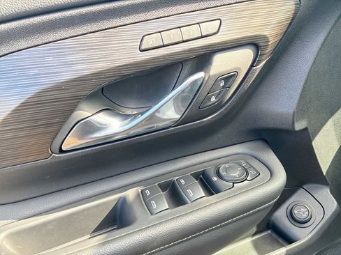 Used 2024 GMC Terrain SLT w/ LPO, Floor Liner Package image 22