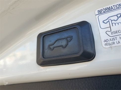 Used 2018 Toyota RAV4 XLE image 9