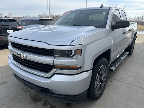 Used 2019 Chevrolet Silverado 1500 Custom w/ Custom Convenience Package image 3