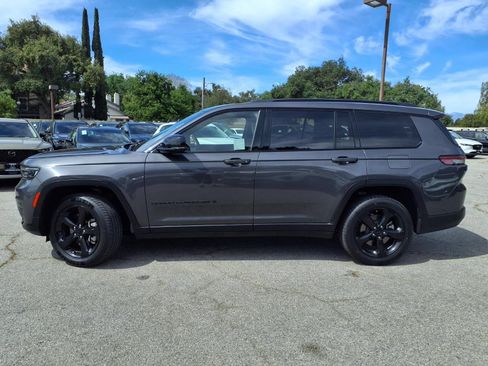 Used 2022 Jeep Grand Cherokee L Laredo AWD/4WD image 3