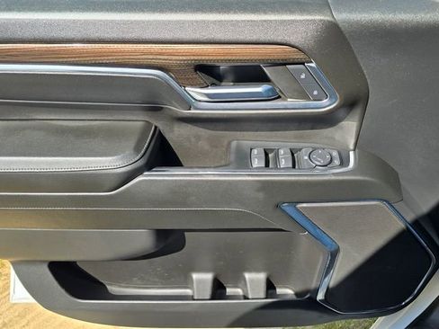 Used 2024 Chevrolet Silverado 2500 LT image 19