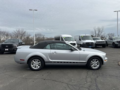 Used 2007 Ford Mustang Premium image 2