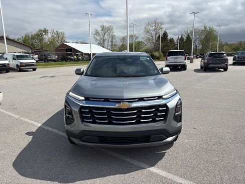 Used 2026 Chevrolet Equinox LT FWD image 2