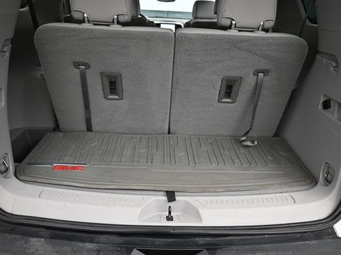 Used 2021 GMC Acadia SLT FWD image 16
