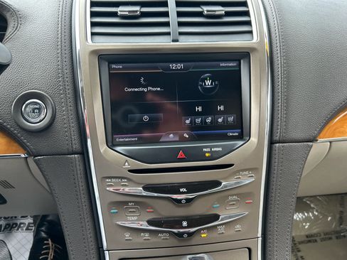 Used 2013 Lincoln MKX AWD image 17