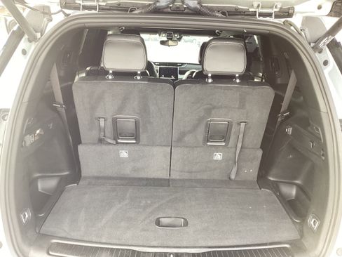 Used 2023 Jeep Grand Cherokee L Laredo image 15