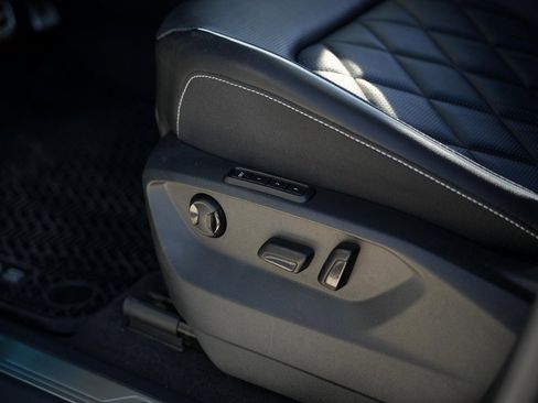 Used 2024 Volkswagen Atlas Cross Sport SEL Premium R-Line image 30