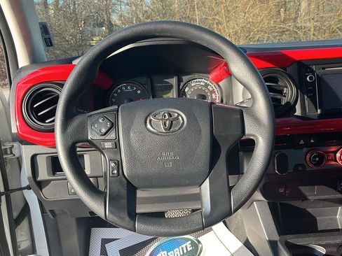 Used 2017 Toyota Tacoma SR image 12