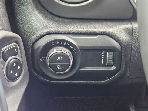 Certified 2023 Jeep Gladiator Sport AWD/4WD image 18