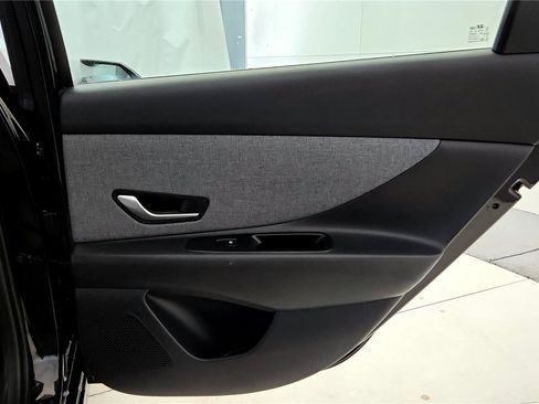 Used 2023 Hyundai Elantra Limited image 31