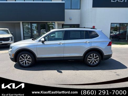 Used 2020 Volkswagen Tiguan SE FWD image 2