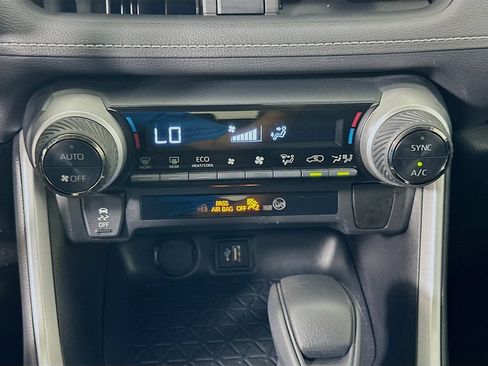 Certified 2025 Toyota RAV4 LE AWD/4WD image 15