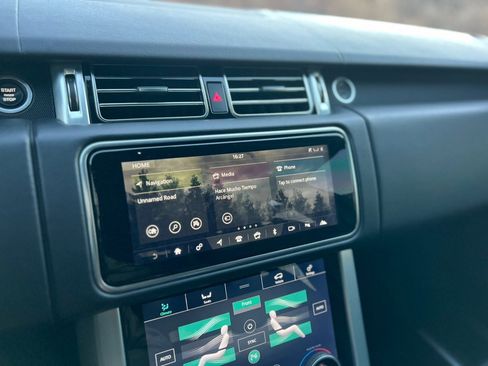 Used 2020 Land Rover Range Rover HSE image 17