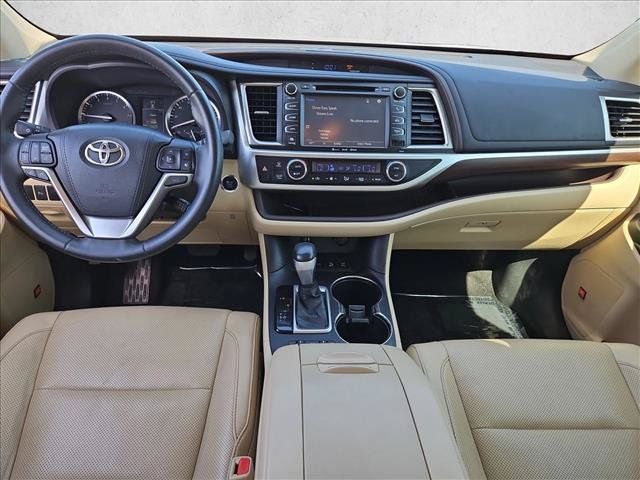 Used 2016 Toyota Highlander Limited w/ Driver Technology Package AWD/4WD image 23