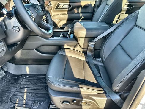 Used 2026 GMC Yukon XL Denali w/ Denali Reserve Package image 24