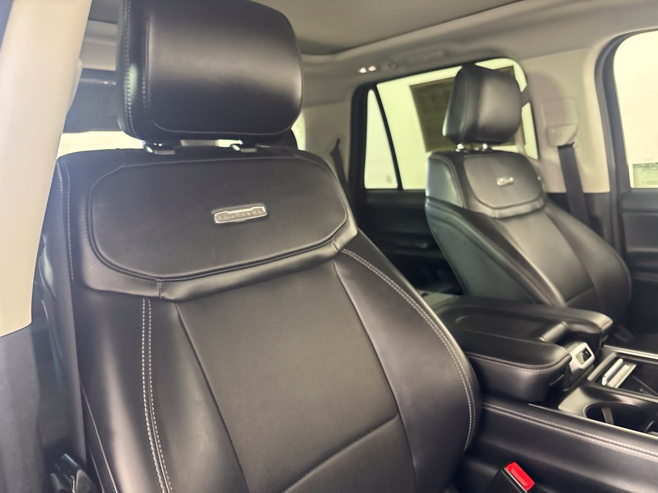 Used 2025 Ford Expedition Platinum AWD/4WD image 32