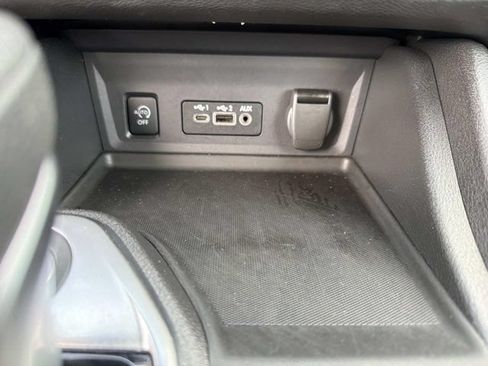 Used 2025 Nissan Sentra SV FWD image 29