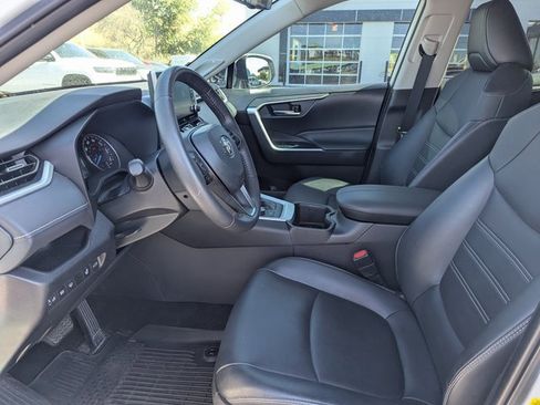Used 2022 Toyota RAV4 XLE Premium image 24