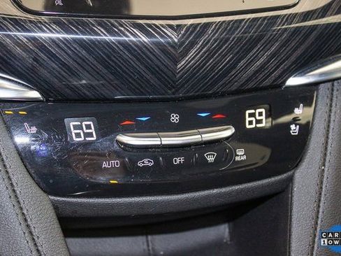 Used 2025 Cadillac XT6 Premium Luxury image 35