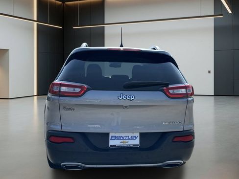 Used 2018 Jeep Cherokee Limited w/ Technology Group FWD image 5