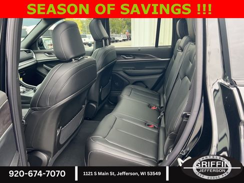 New 2025 Jeep Grand Cherokee Limited w/ Luxury Tech Group II image 20