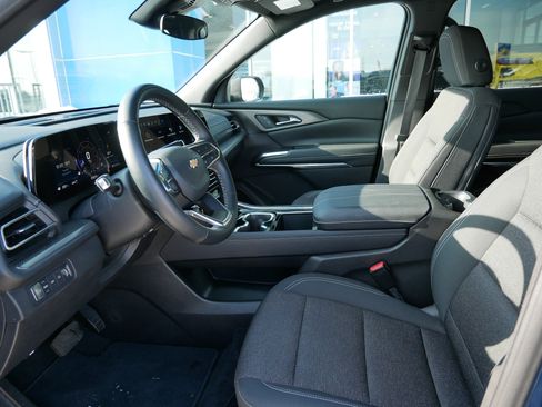 Certified 2025 Chevrolet Traverse LT image 8