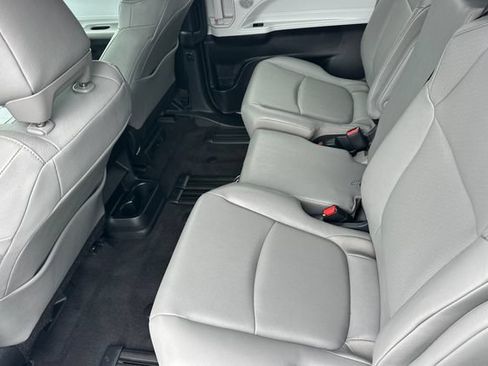 Certified 2026 Toyota Sienna XLE FWD image 16