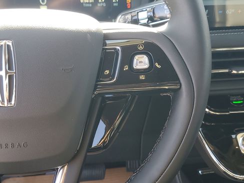 New 2026 Lincoln Corsair Premiere image 18