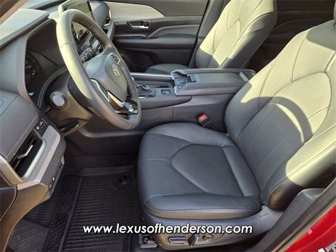 Used 2025 Toyota Grand Highlander FWD image 10
