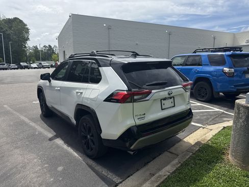 Used 2022 Toyota RAV4 XSE AWD/4WD image 10