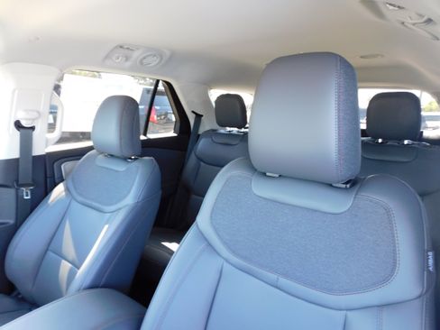 New 2025 Ford Explorer Active w/ Active Comfort Package image 12