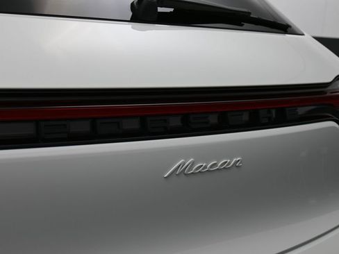 Used 2025 Porsche Macan AWD/4WD image 14