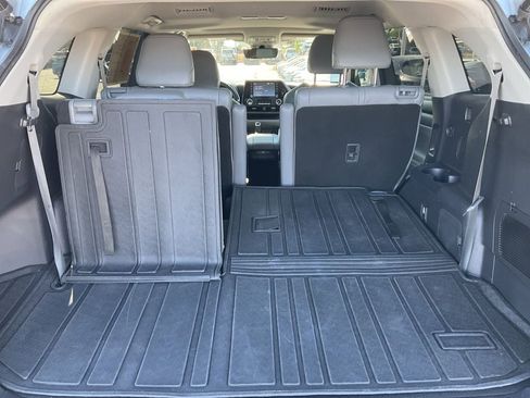 Used 2022 Toyota Highlander XLE image 16