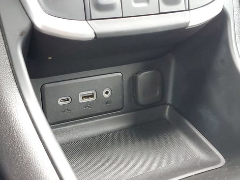 Used 2024 GMC Terrain SLE FWD image 22