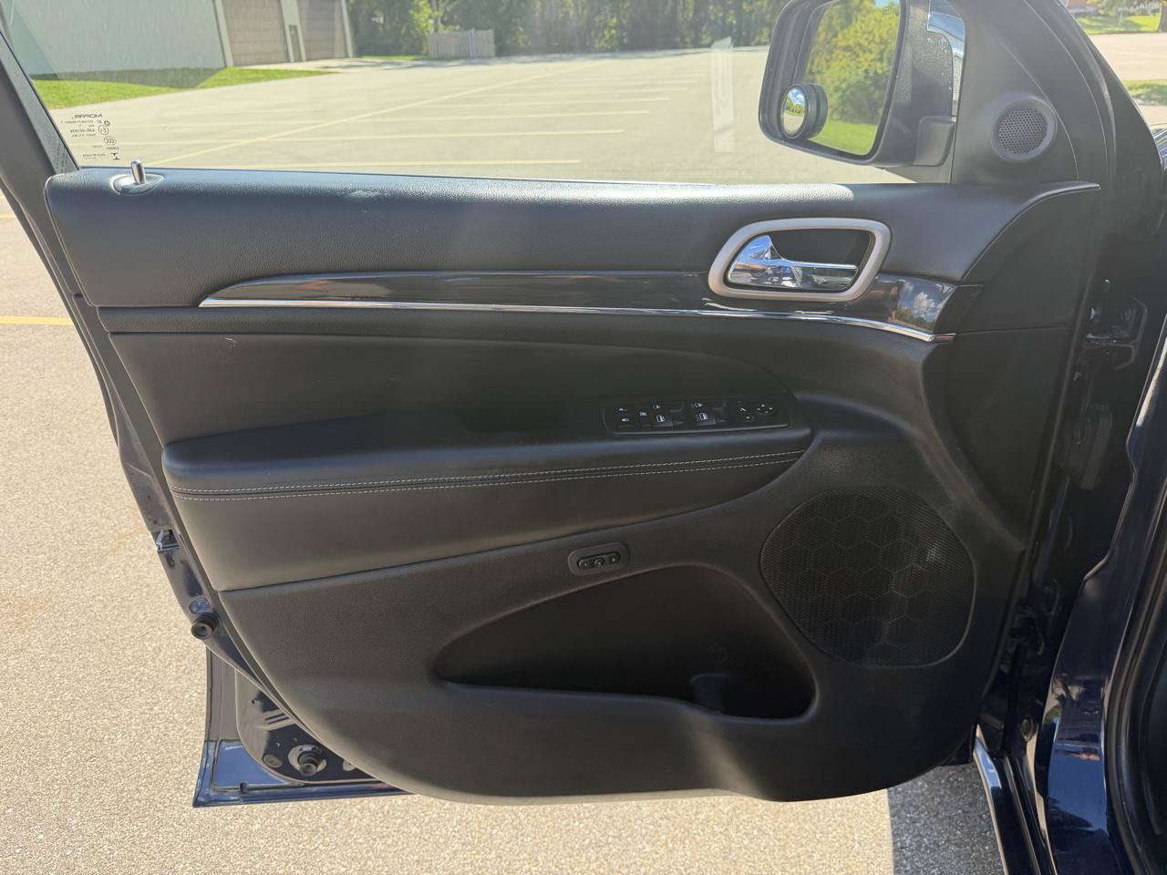 Used 2014 Jeep Grand Cherokee Overland w/ Advanced Technology Group AWD/4WD image 16