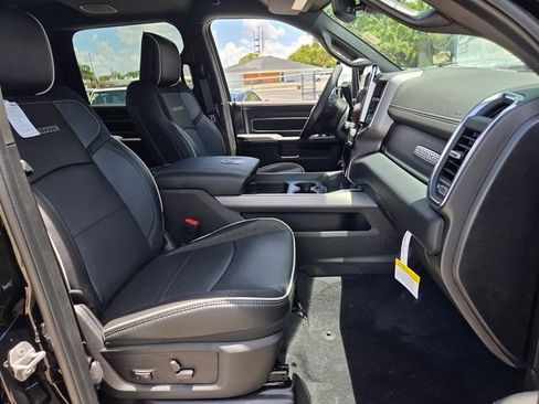 New 2026 RAM 2500 Laramie AWD/4WD image 17