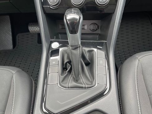 Used 2023 Volkswagen Taos SE w/ Panoramic Sunroof Package image 16