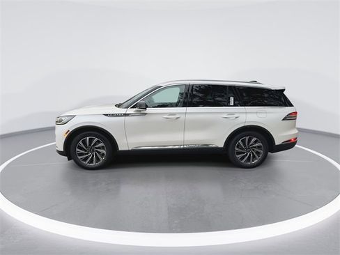 New 2026 Lincoln Aviator Premiere image 5