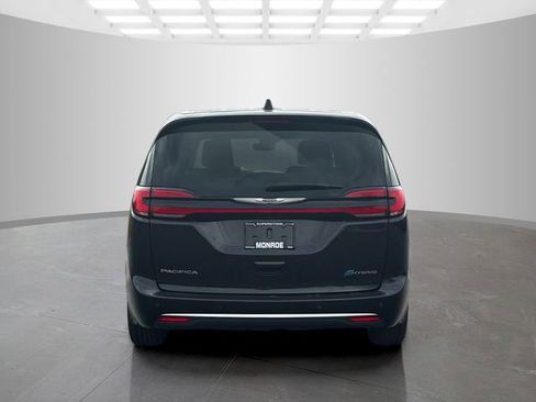 Certified 2023 Chrysler Pacifica Limited FWD image 6