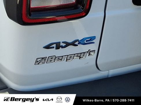 Used 2023 Jeep Wrangler Unlimited w/ Cold Weather Group AWD/4WD image 32