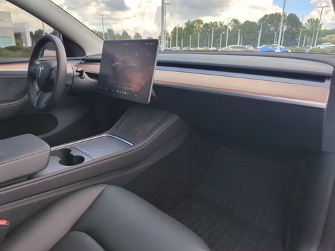 Used 2025 Tesla Model Y Long Range RWD image 29