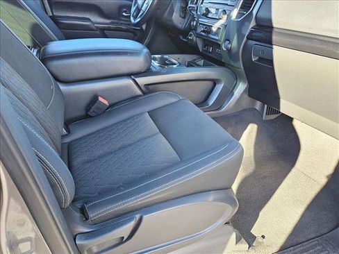 Used 2019 Nissan Titan SV w/ SV Convenience Package image 20