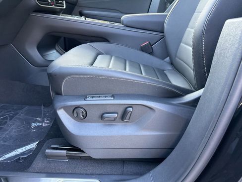 Used 2025 Volkswagen Atlas Cross Sport SEL image 10