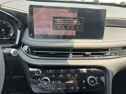 Used 2025 INFINITI QX60 Luxe w/ Vision Package image 12